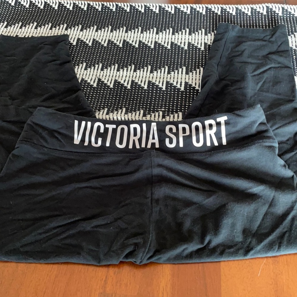 Victoria’s Secret Capri sport leggings